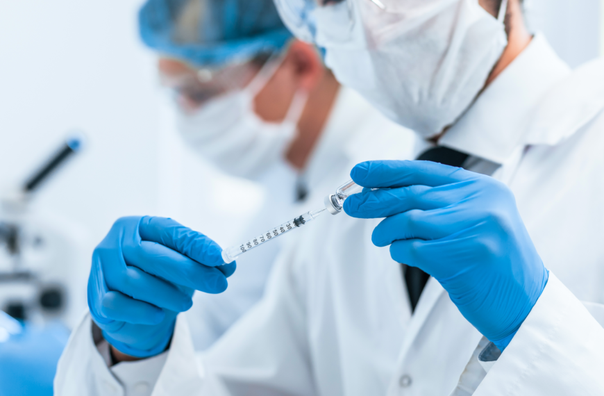 Dosis de refuerzo: AstraZeneca eleva hasta 15 veces los anticuerpos en vacunados con CoronaVac