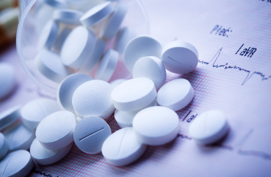 Efectos adversos de medicamentos y lotes individuales, la labor de la farmacovigilancia