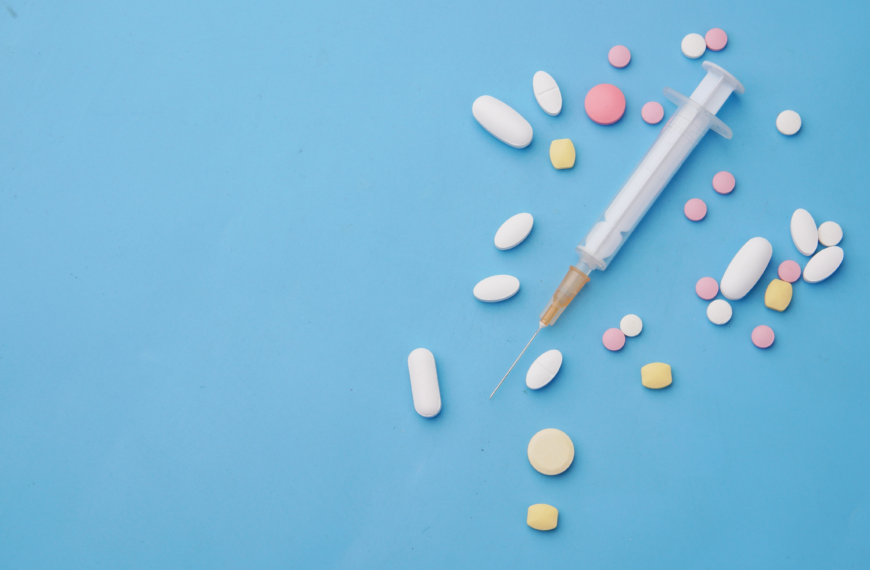 ISP se reúne con el Gobierno Regional Metropolitano para establecer estrategias para combatir la venta ilegal medicamentos